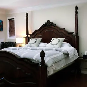 Royalty 3*, Richmond Canada
